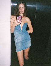 Load image into Gallery viewer, Pink Snakeskin iPhone Xr Case
